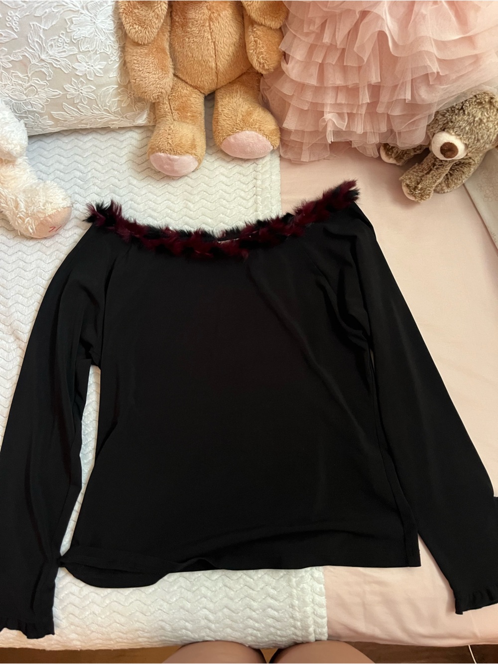 Feather Detailed Off the Should With Ruffled Sleeves